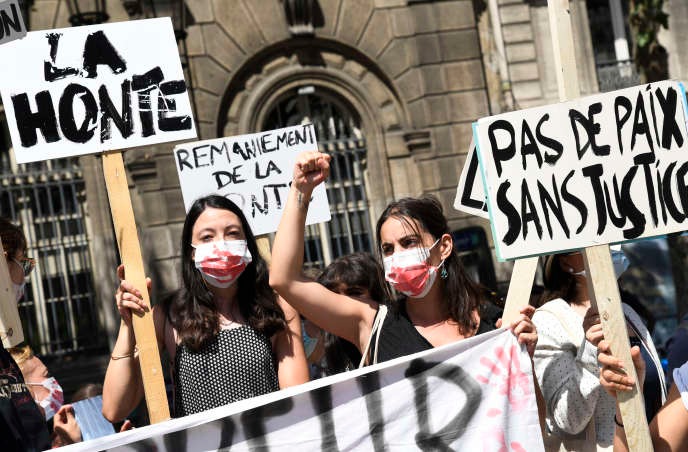 Manifestation devant la mairie de Paris à l’appel du collectif Nous toutes et d’Europe Ecologie-Les Verts, le 23 juillet.